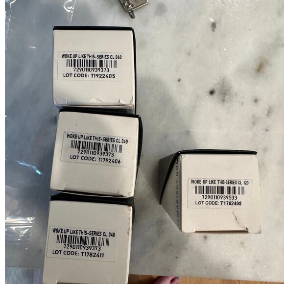 IL MAKIAGE 040 Woke Up Like This Flawless Base Foundation Series CL New in Box - Picture 4 of 5